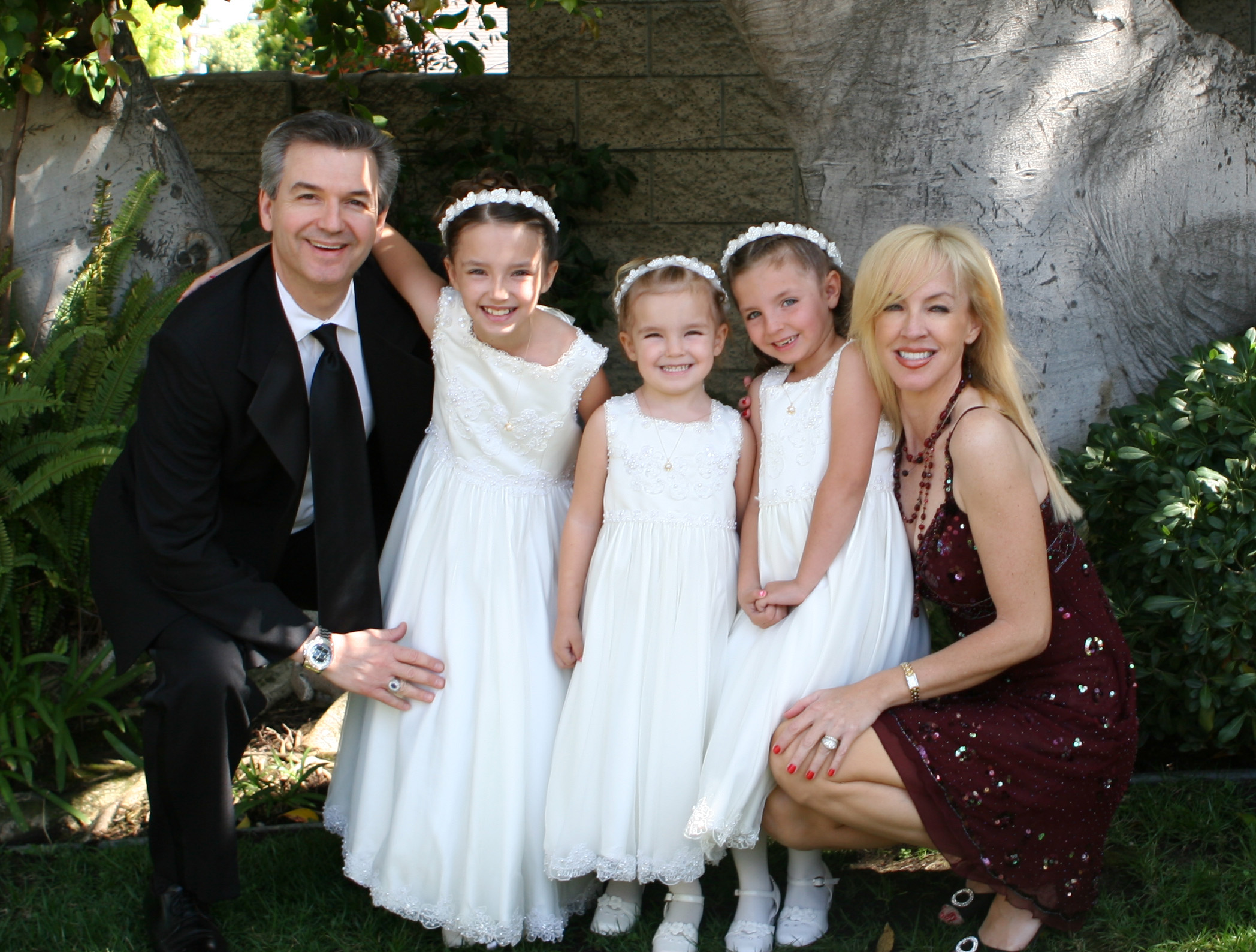 Dr. Sexton Dermatologist in Irvine, California with his wife Robin and his daughters Colette, Camille and Chloe